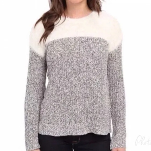 Vince Camuto Sweaters - Vince Camuto eyelash and shaker knit colorblock pullover sweater M
